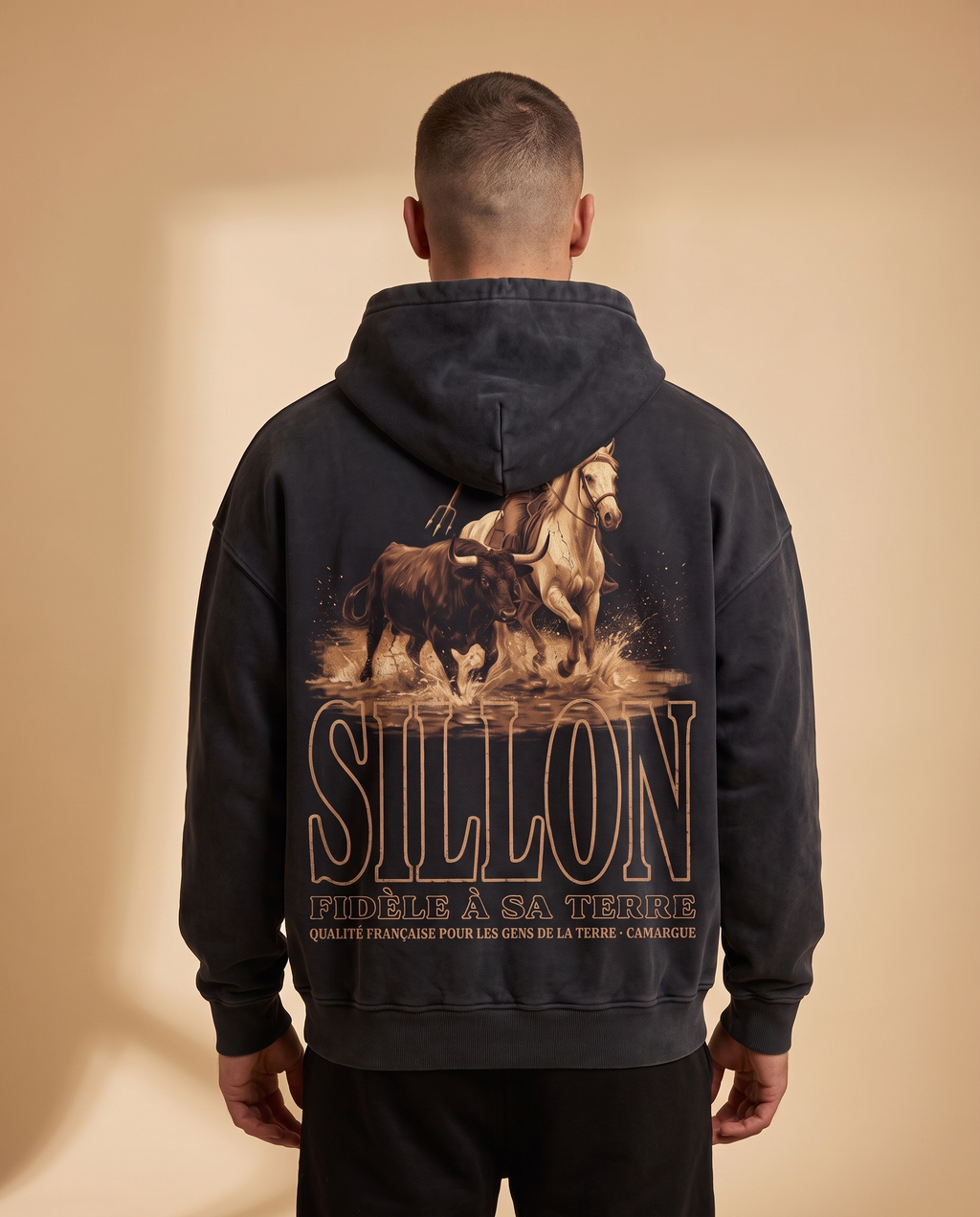 Hoodie lourd « Fidèle à sa terre » — noir délavé