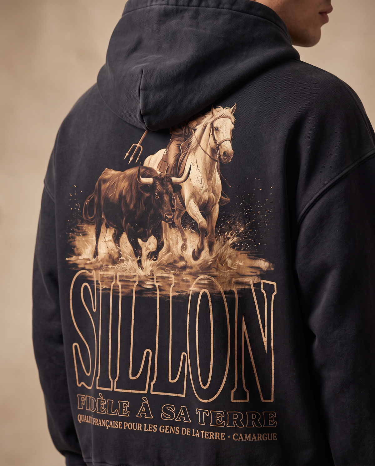 Hoodie lourd « Fidèle à sa terre » — noir délavé