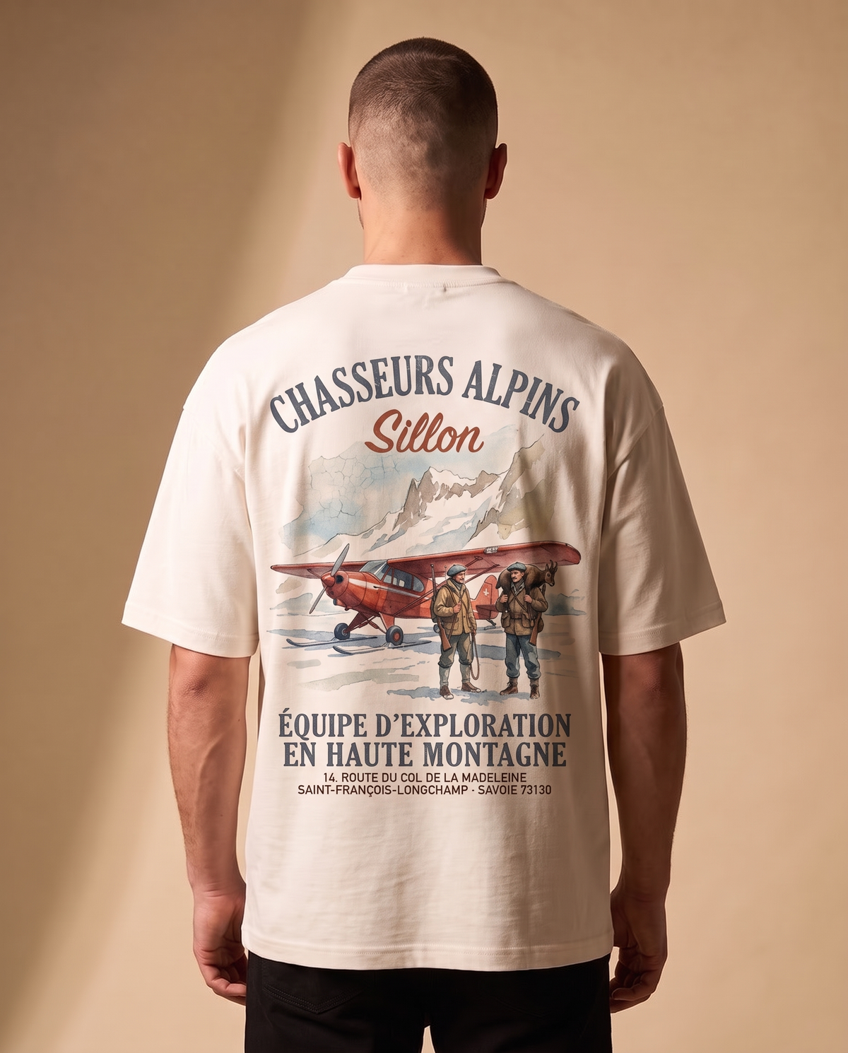 Tee lourd « Chasseurs Alpins » — écru — porté de dos